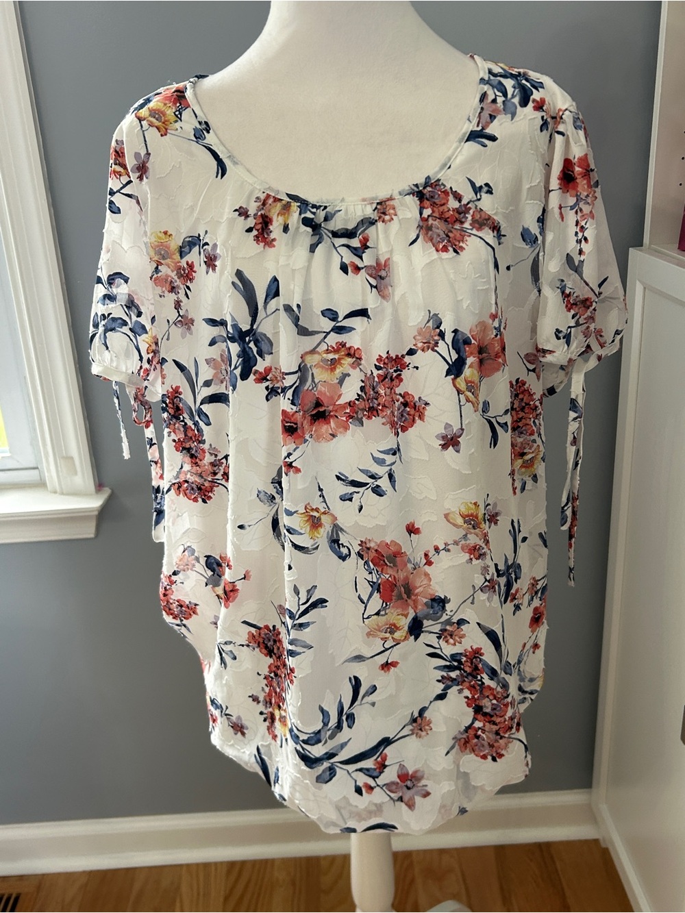 Blousology Floral Print Blouse Size 1X White Tie Sleeve Scoop Neck Plus
